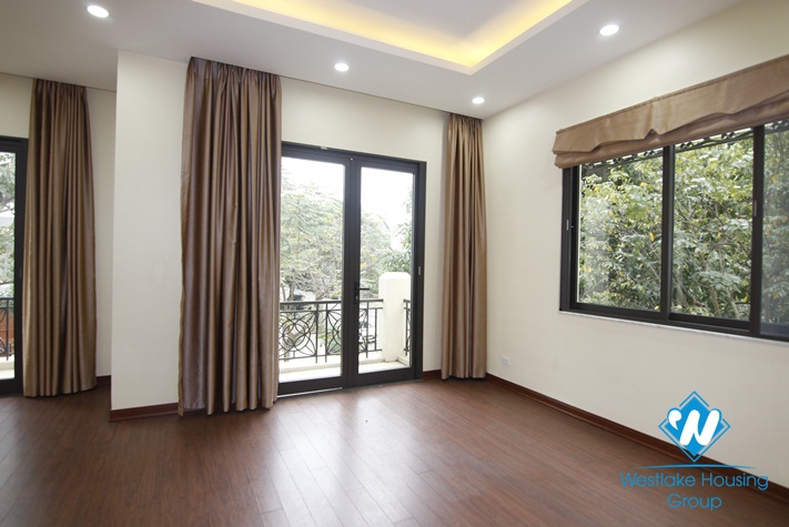 Nice villa/house in Vinhomes Reverside, Long Bien, Ha Noi for rent